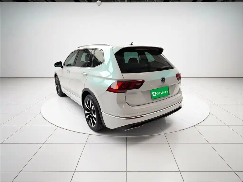Volkswagen Tiguan L 2021 330TSI Automatic 2WD R-Line Premium фото 5
