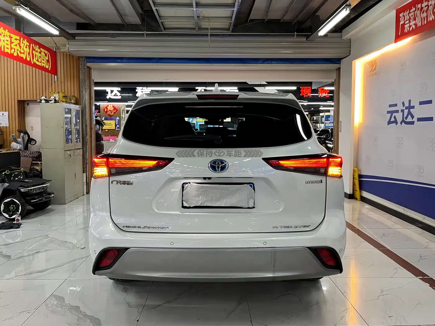 TOYOTA HIGHLANDER