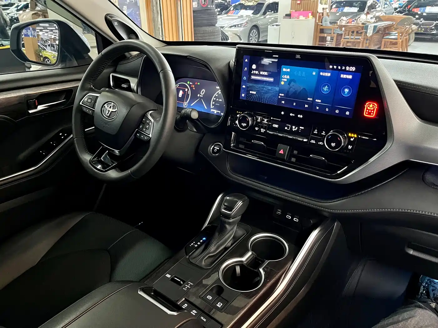 TOYOTA HIGHLANDER