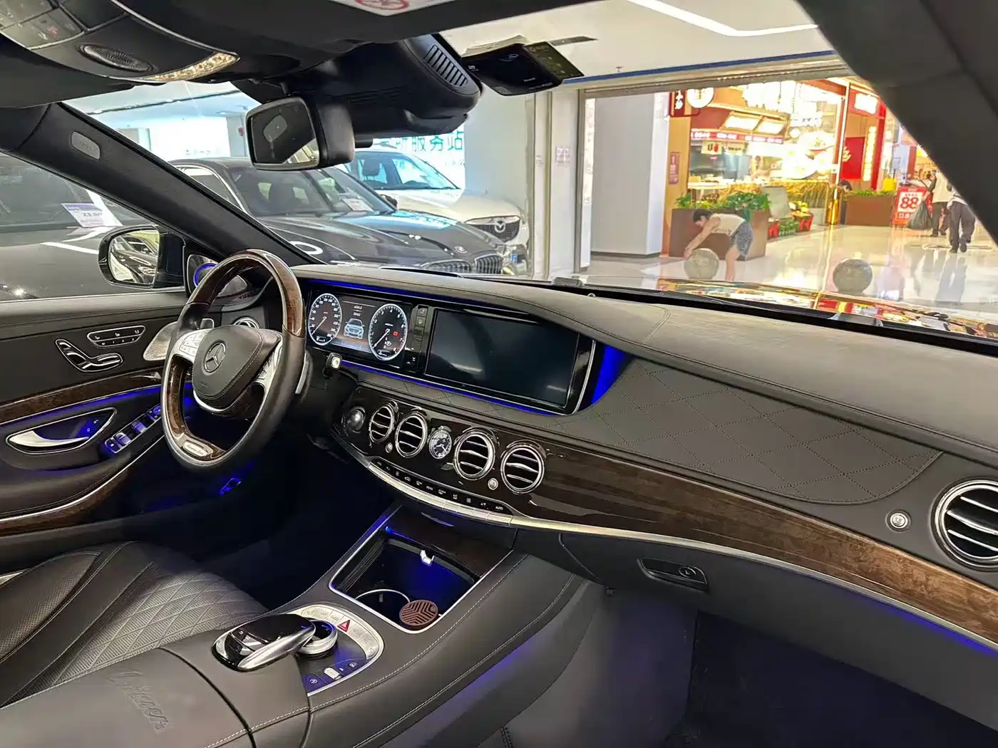 Фото 13 - Mercedes-Benz S-Class