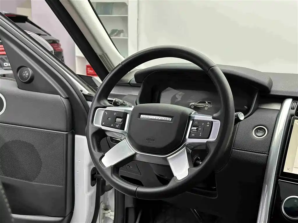 Land Rover Discovery 2024 360PS Dynamic SE фото 10