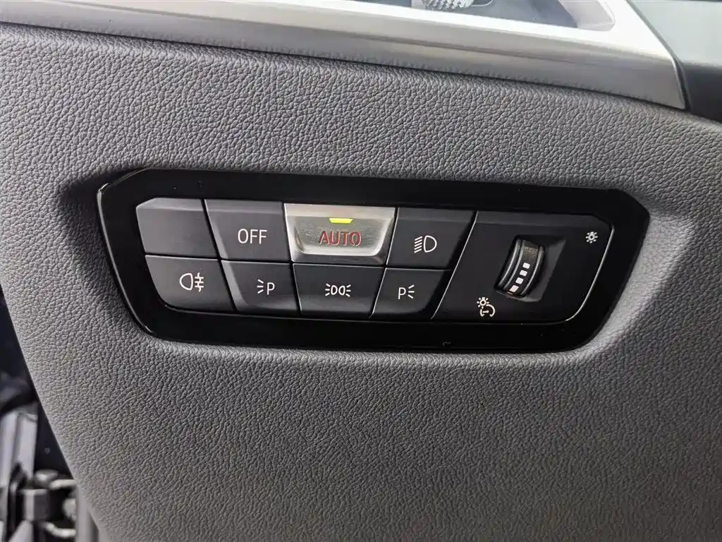 BMW 3 Series 2025 325i M Sport Package фото 21