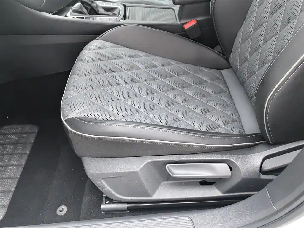 Volkswagen Sagitar 2023 Model Year 280TSI DSG Surpass Edition фото 20