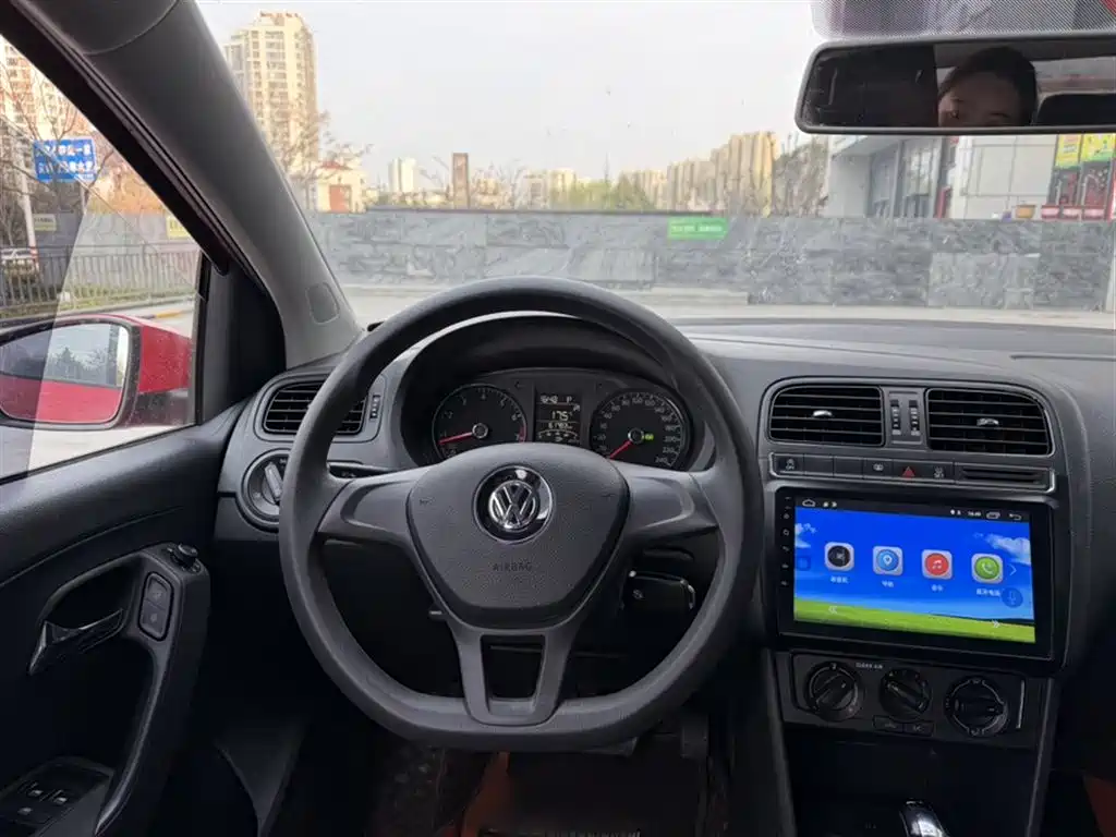Volkswagen Polo 2018 1.5L Auto Safe Drive фото 3