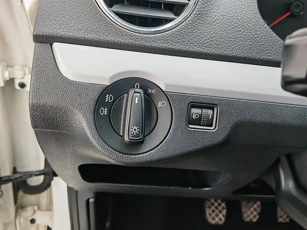 Volkswagen Jetta 2015 Value Edition 1.6L Manual Comfort фото 21