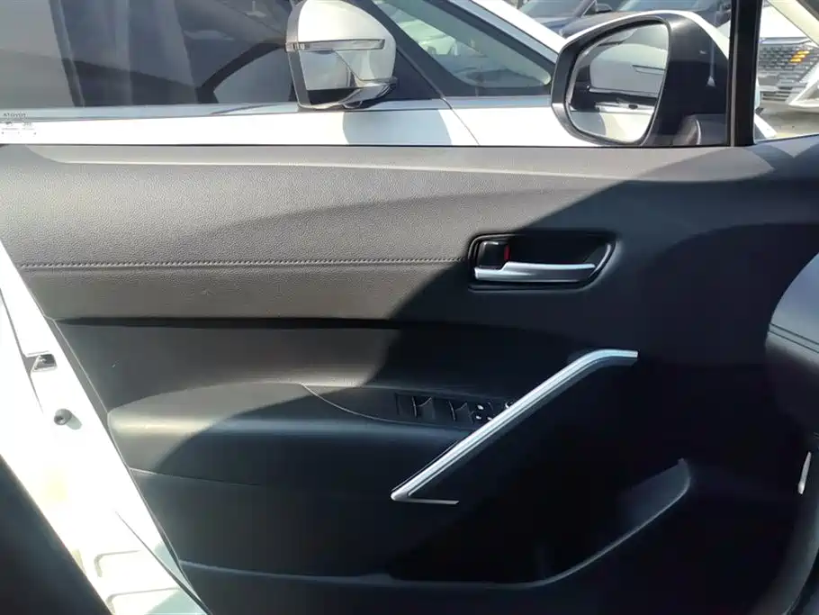 Toyota Frontlander 2023 2.0L CVT Luxury Edition фото 7