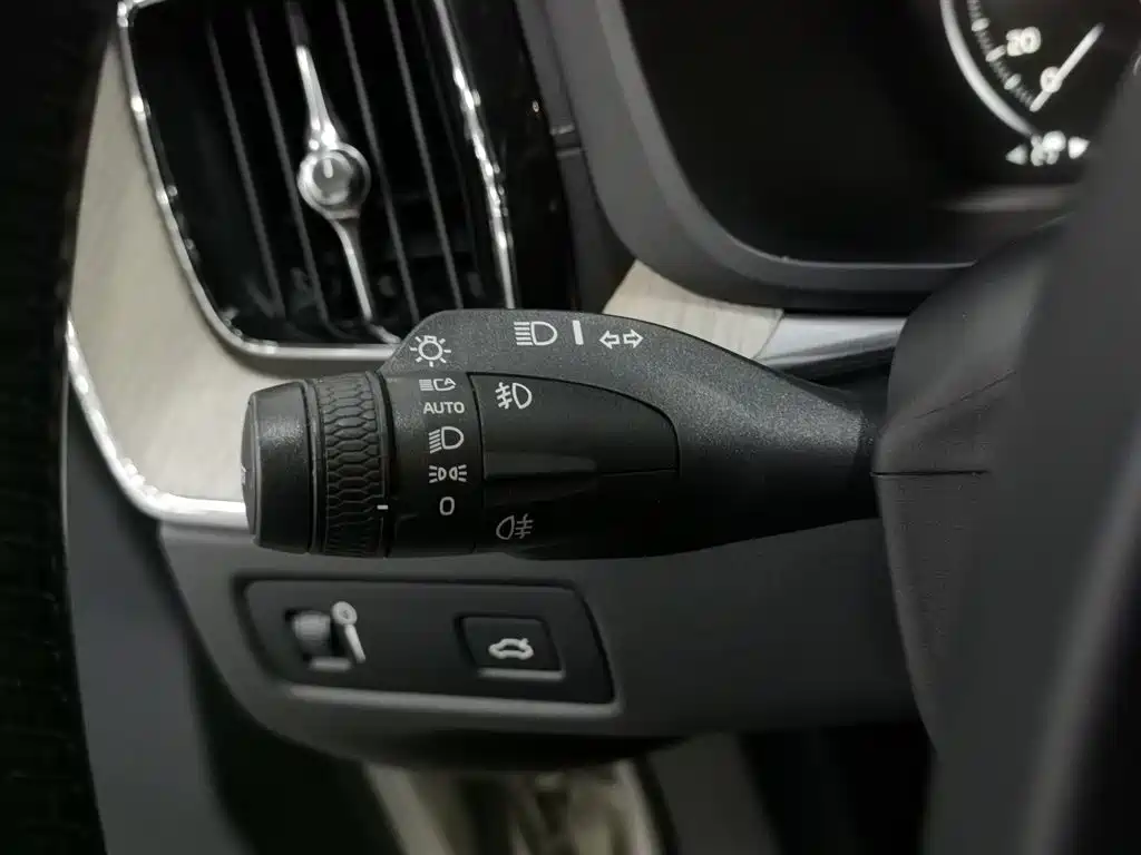 Volvo XC60 2018 T5 AWD Luxury Edition фото 21