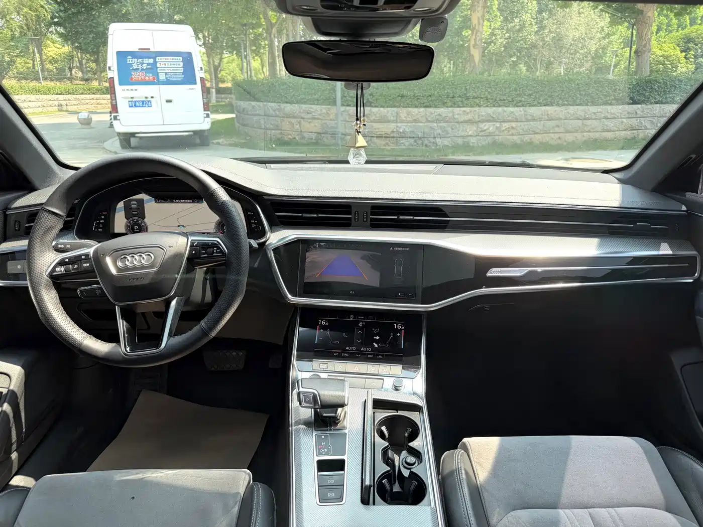Photo 5 - Audi A6L