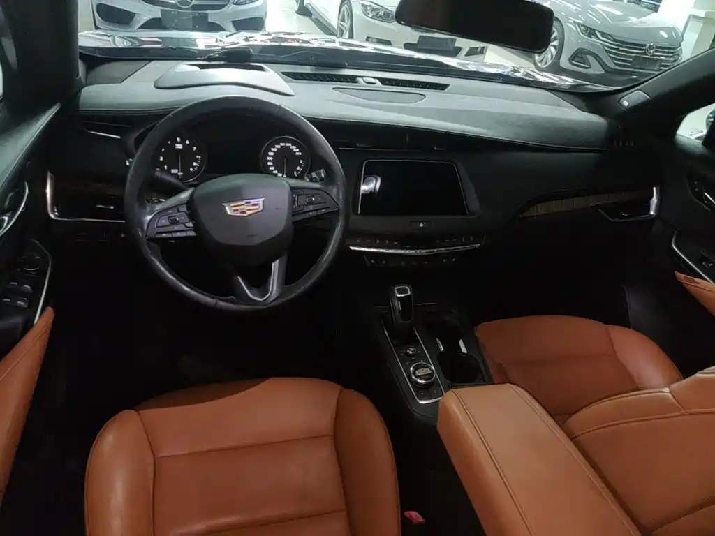 Photo 10 - Cadillac XT4