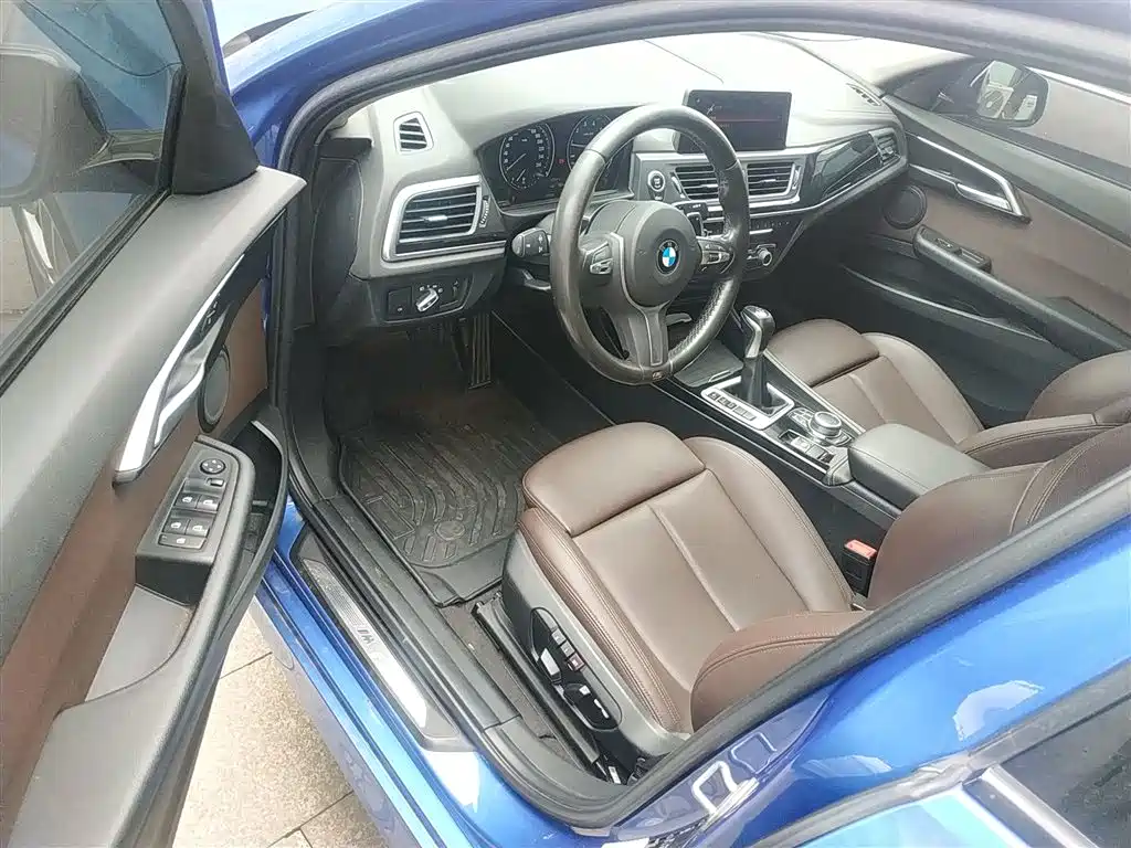 BMW 1 Series 2019 120i Leading M Sport Package фото 12