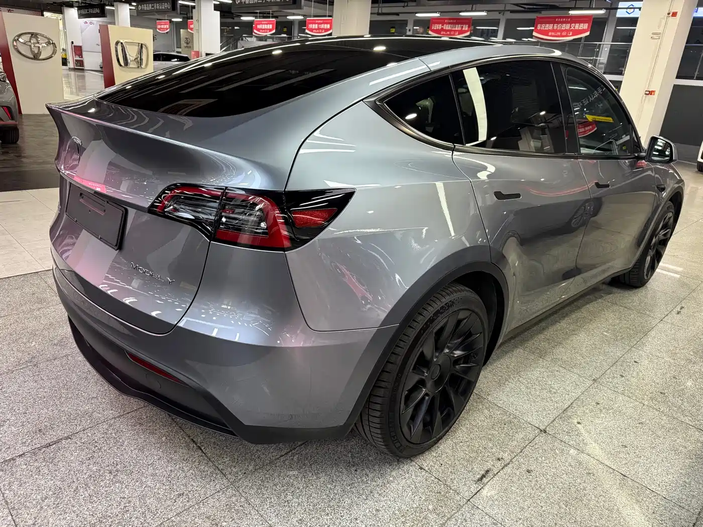 TESLA MODEL Y