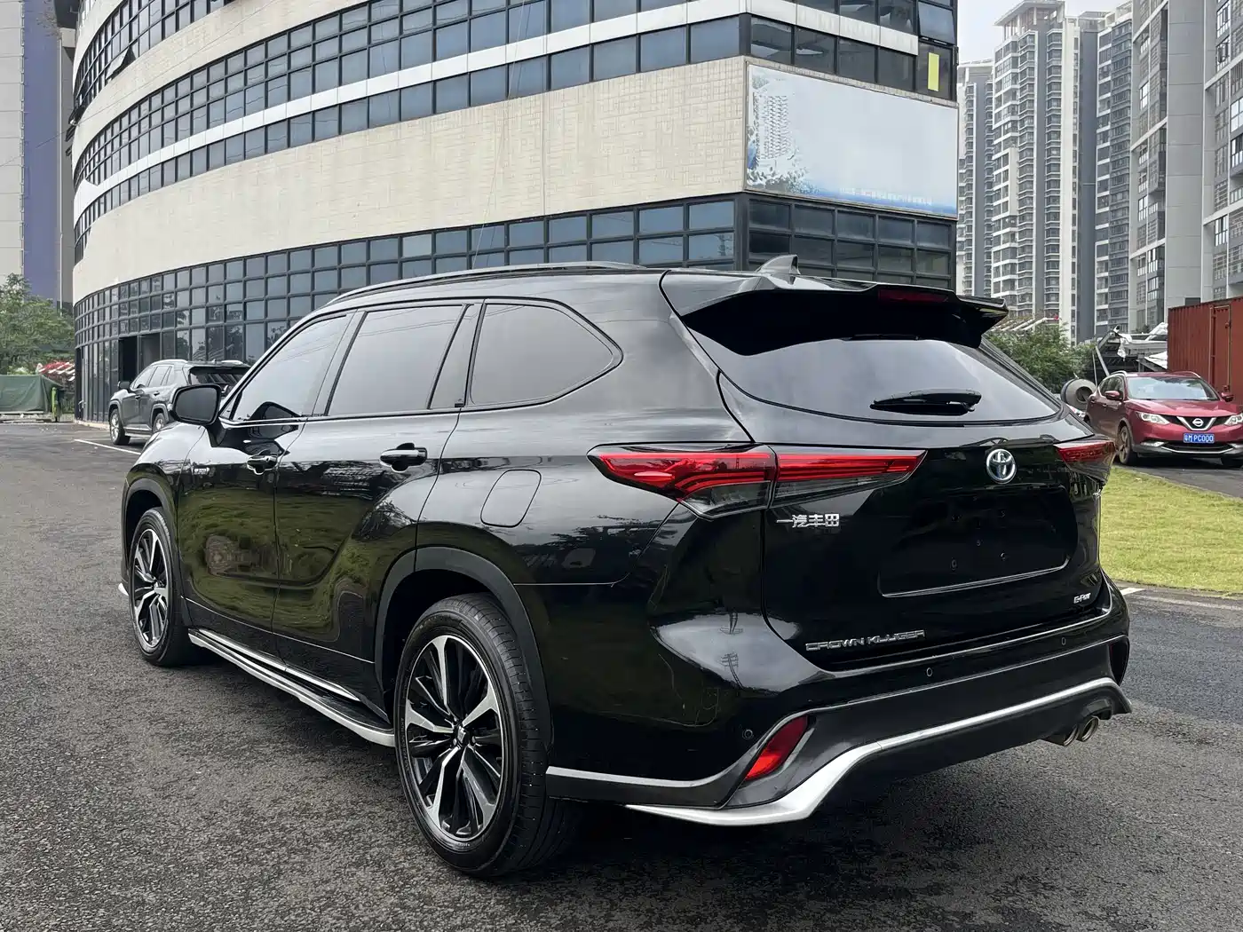Toyota Crown Kluger 2022 2.5L HEV 4WD Premium Edition фото 10