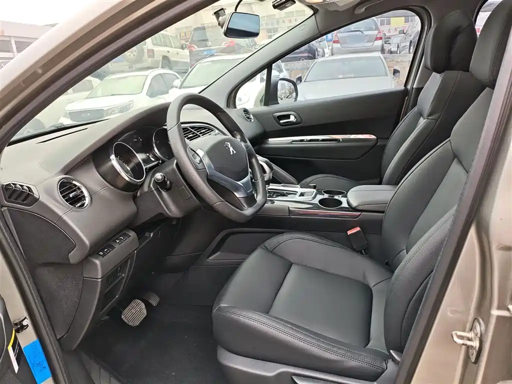 Peugeot 3008 2015 2.0L Automatic Classic Edition фото 8