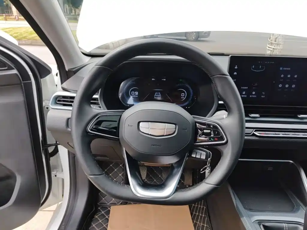 Фото 7 - Geely Emgrand