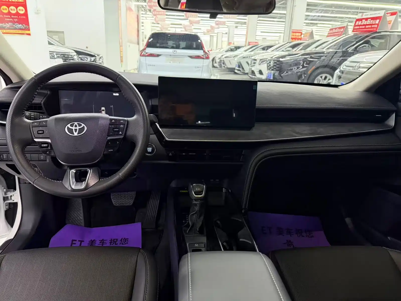 Photo 5 - Toyota Camry