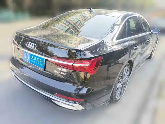 Audi A6L 2023 45 TFSI Premium Selection Dynamic — фото 2