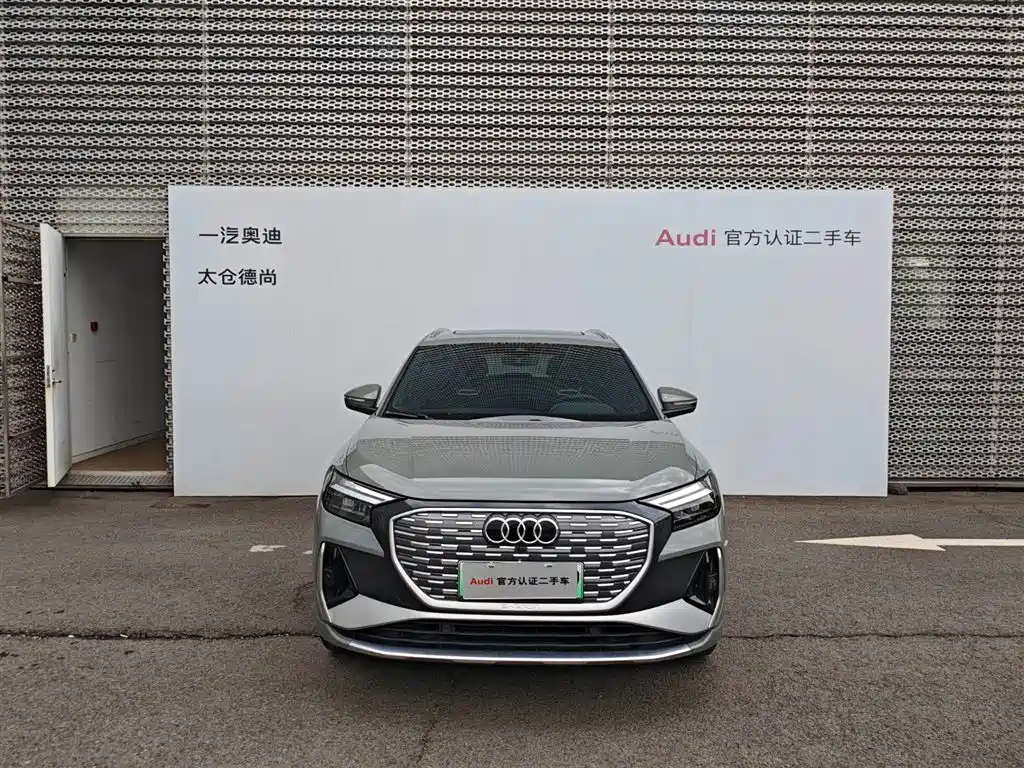 AUDI Q4 E TRON
