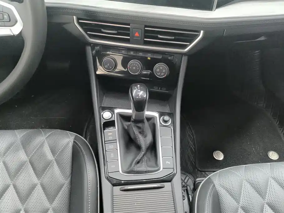 Volkswagen Sagitar 2025 300TSI DSG Surpass Edition фото 16