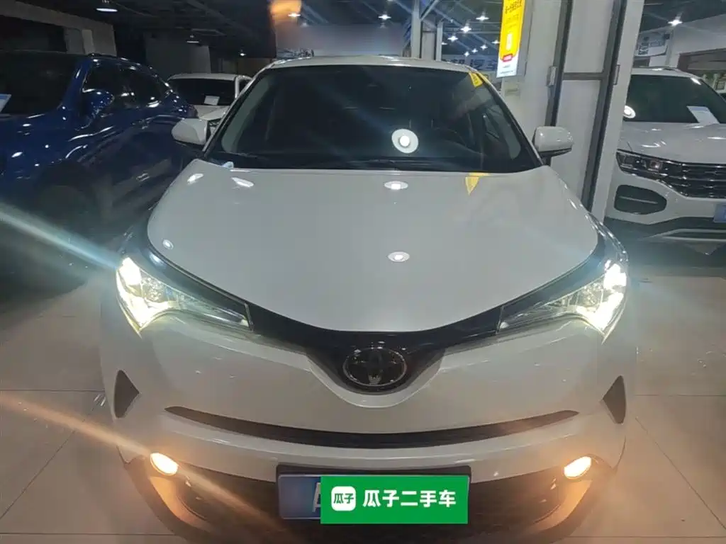 Toyota C-HR 2018 2.0L Leading Edition China V фото 3