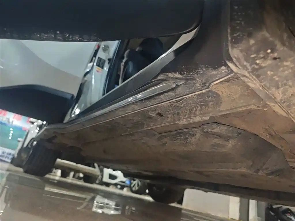 Toyota C-HR 2018 2.0L Leading Edition China V фото 21
