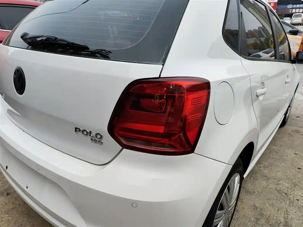 Volkswagen Polo 2016 1.6L Automatic Comfort фото 24