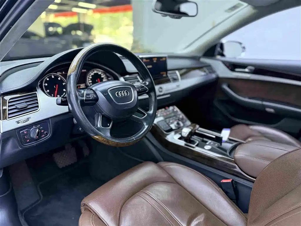 Фото 4 - Audi A8