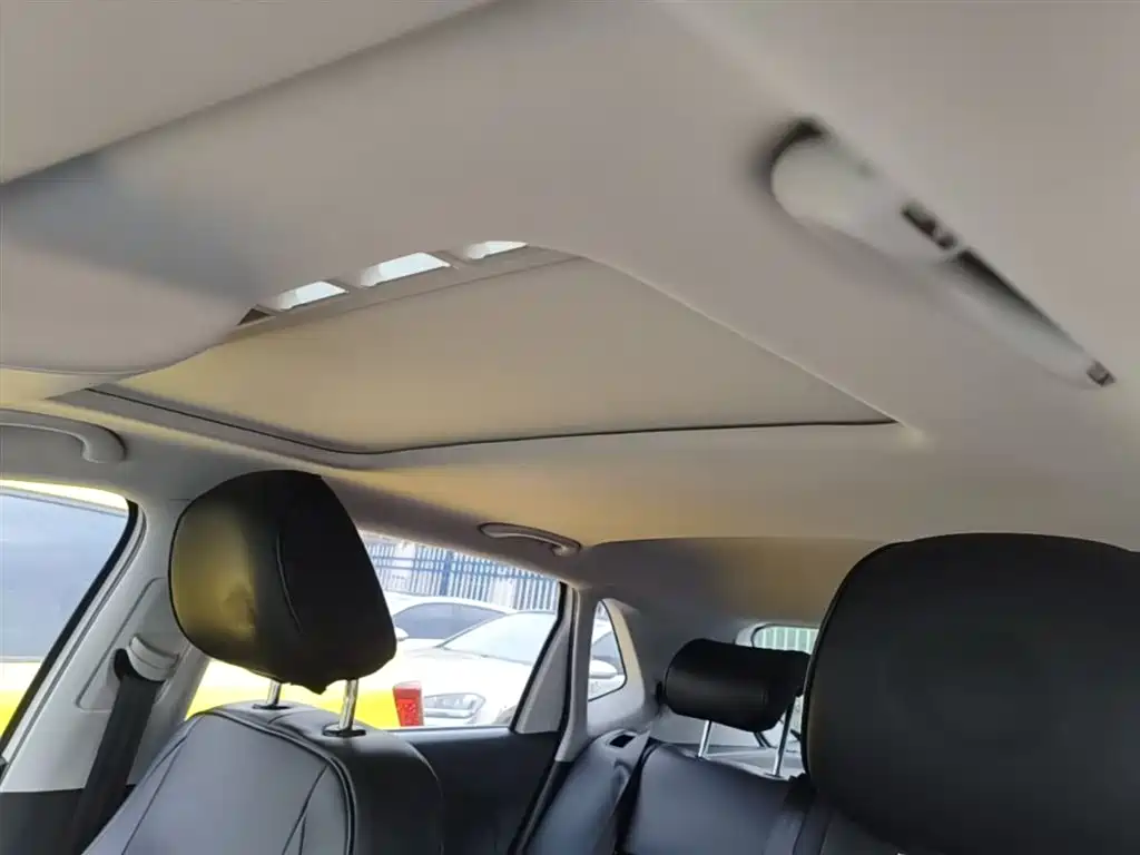 Volkswagen Polo 2016 1.6L Automatic Comfort фото 18