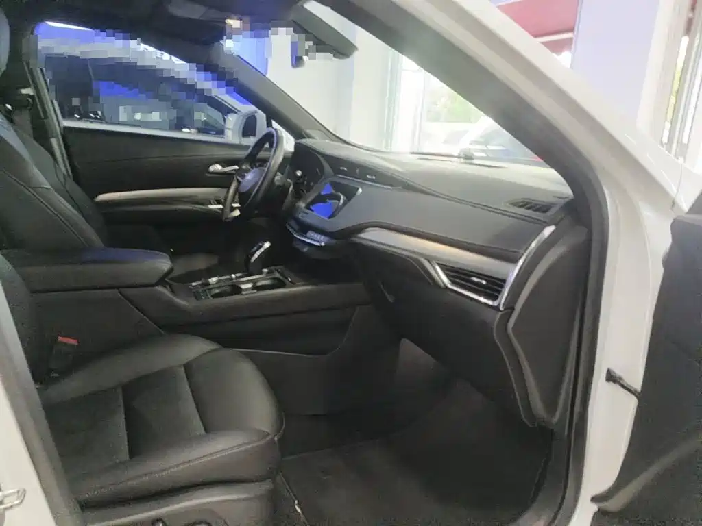 صورة 12 - Cadillac XT4