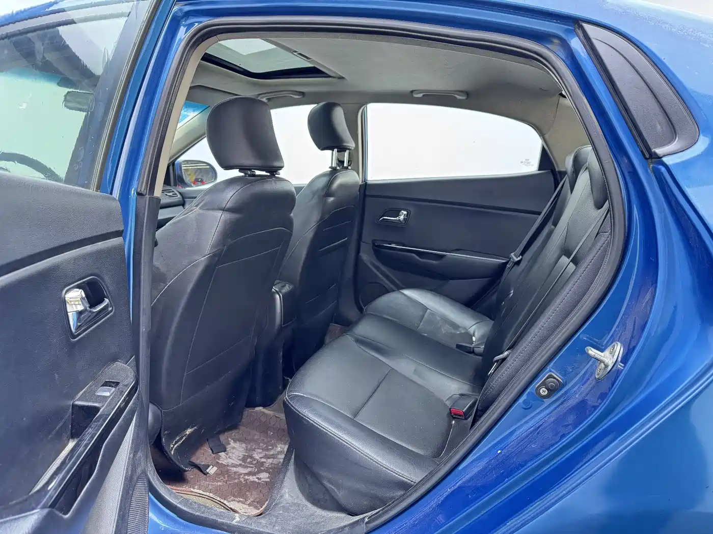 Kia K2 2012 Sedan 1.6L AT Premium Commemorative Edition фото 8