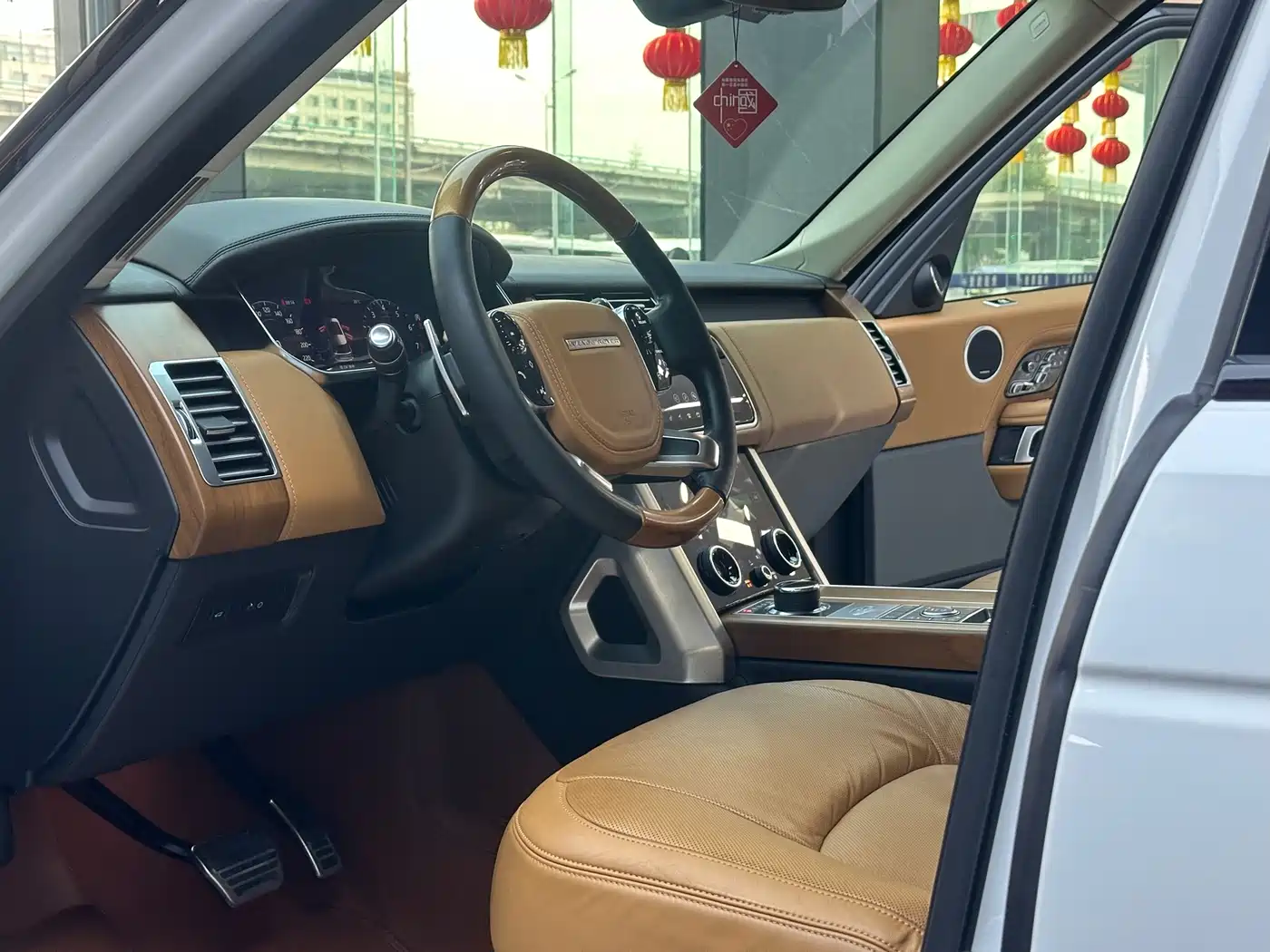 Land Rover Range Rover 2020 3.0 L6 Supreme Creation Extended Version фото 4