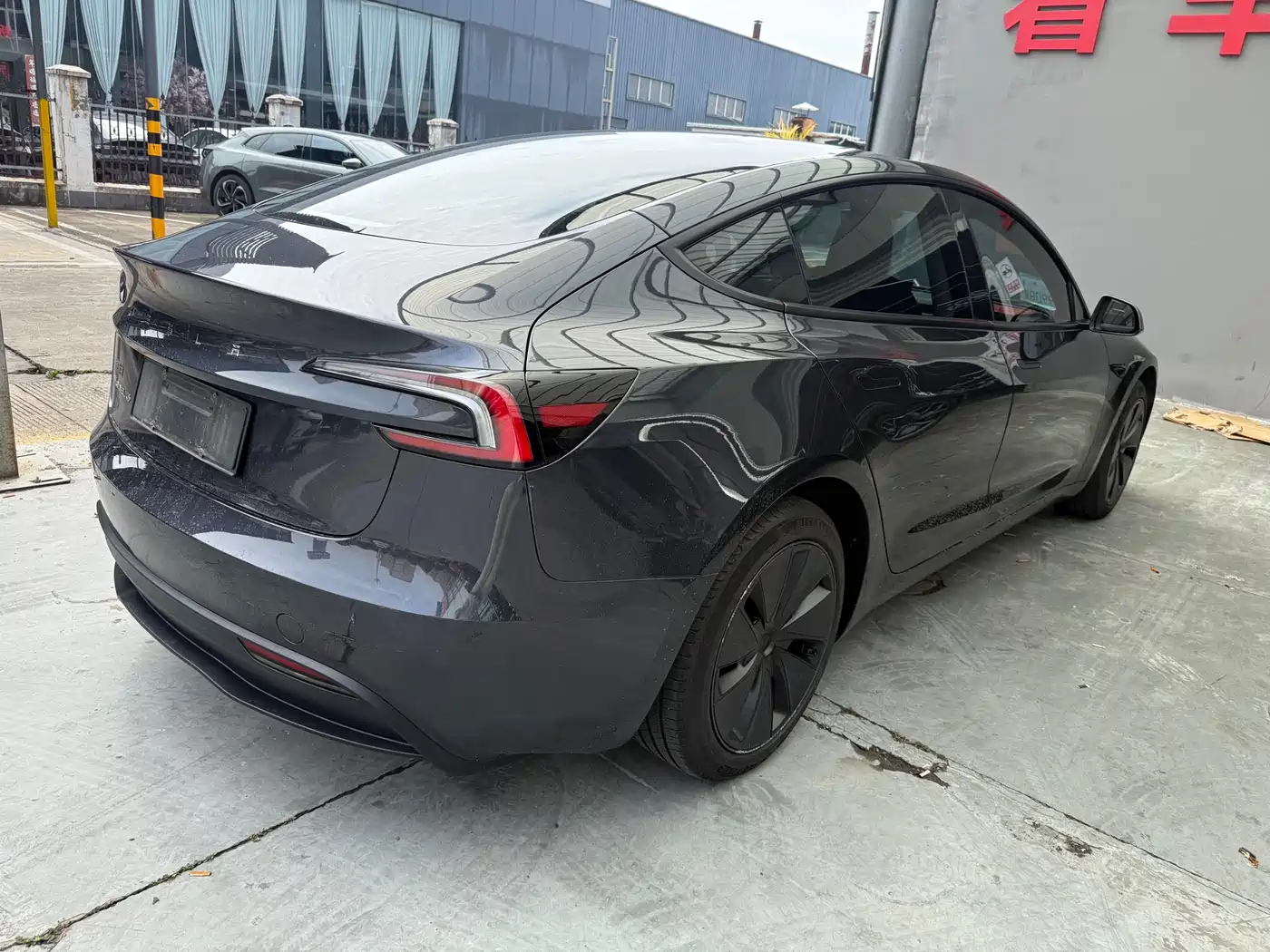TESLA MODEL 3