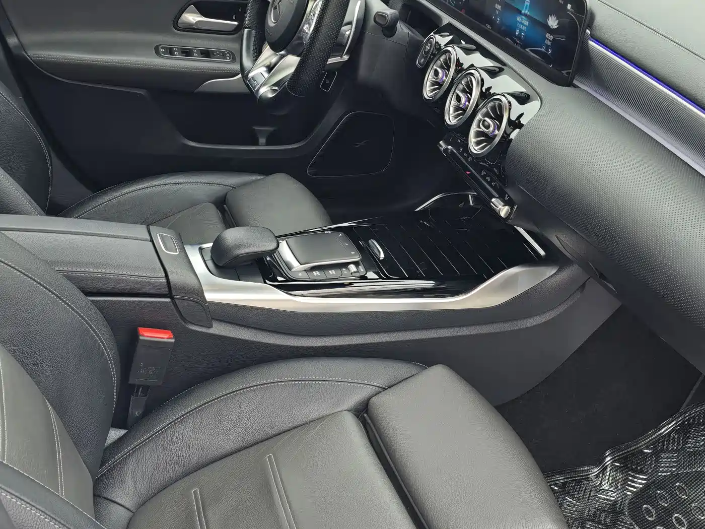 Mercedes-Benz A-Class AMG 2020 AMG A 35 L 4MATIC фото 13