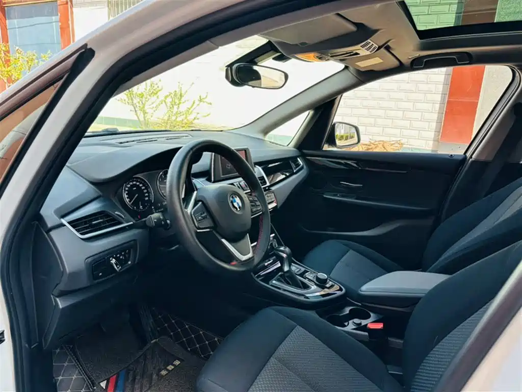 BMW 2 Series Touring 2019 218i Fashion фото 8