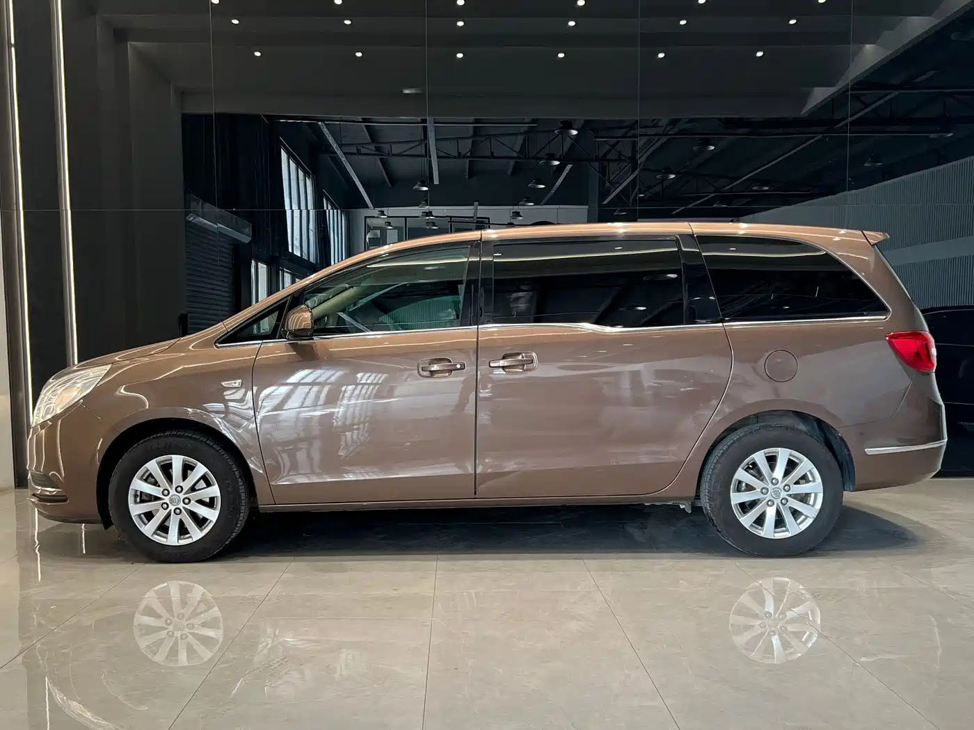 Buick GL8 2018 28T Comfort China VI фото 5