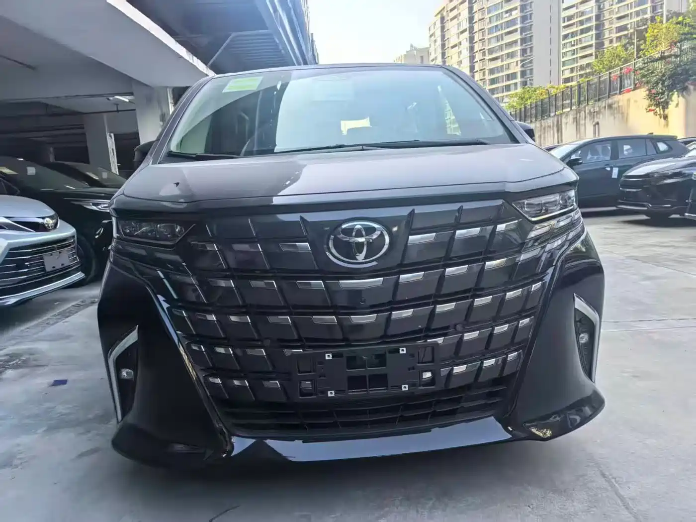 Toyota Alphard 2024 Hybrid 2.5L Ultimate Enjoyment Edition фото 2