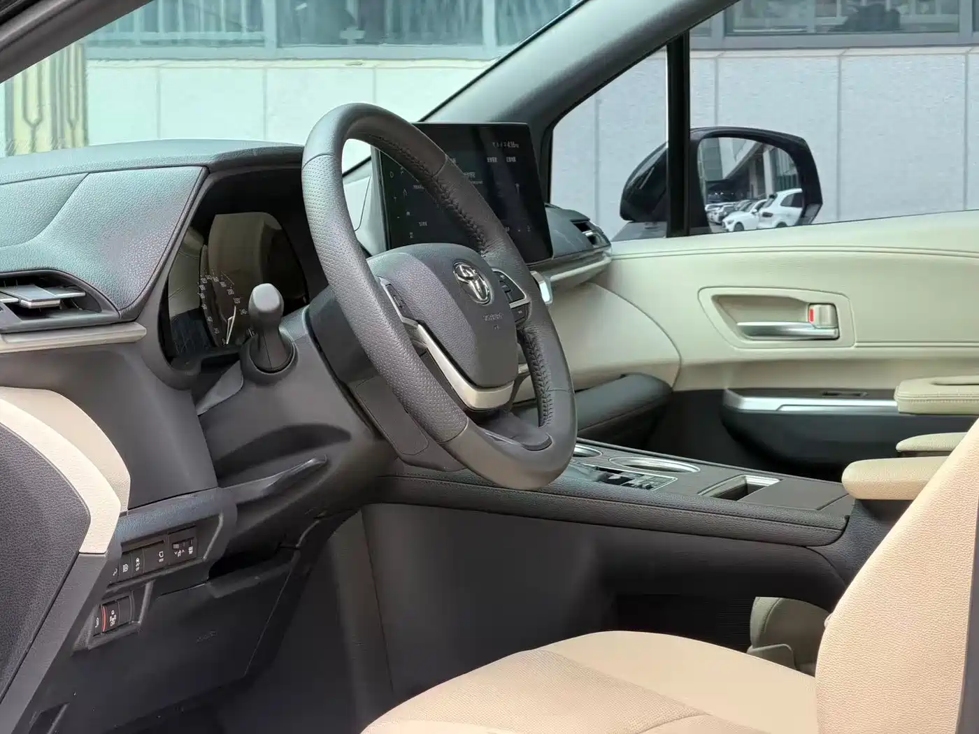 Toyota Granvia 2024 2.5L Hybrid Premium PLUS фото 11