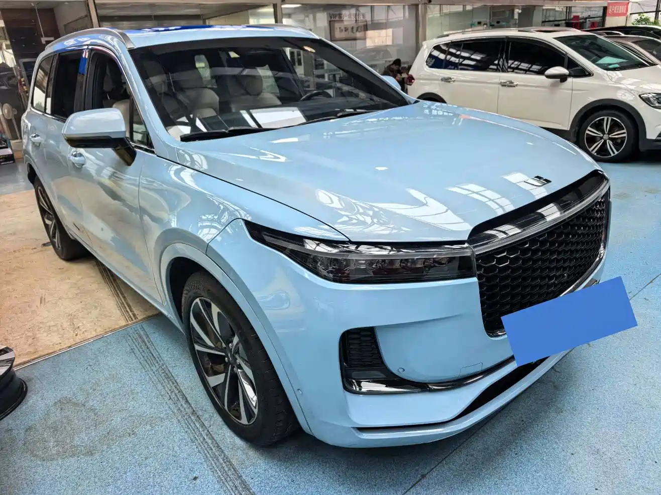 Фото 1 - Li Auto Li ONE
