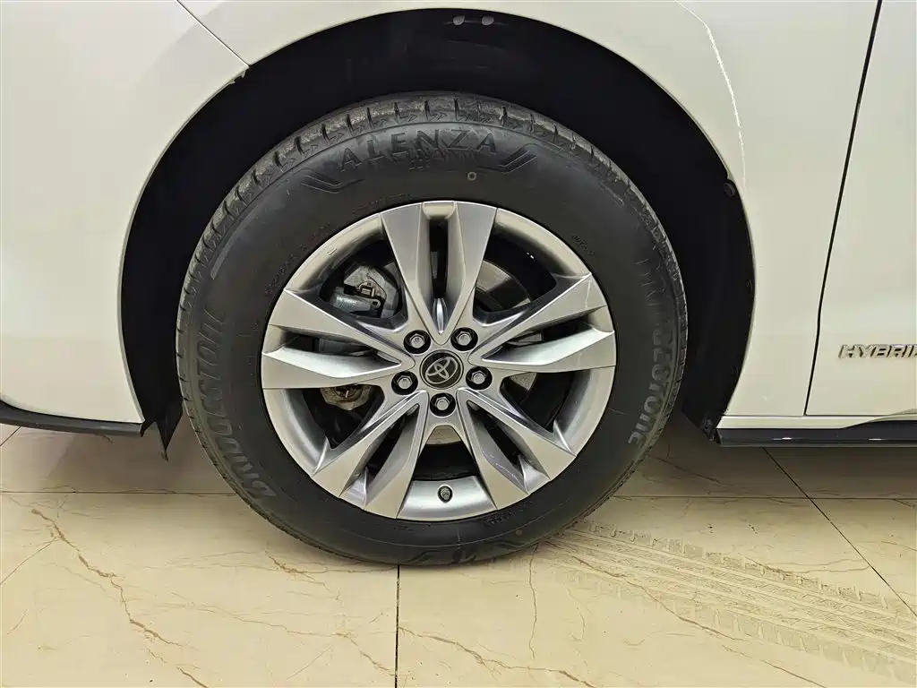 Toyota Sienna 2021 2.5L Hybrid Ultimate Edition фото 8