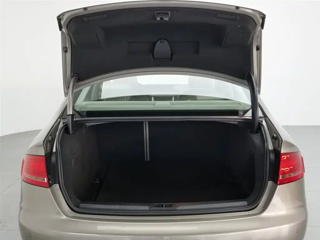 Audi A4L 2011 2.0 TFSI Comfort фото 16