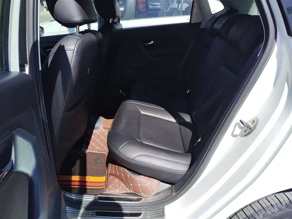 Volkswagen Polo 2016 1.4L Automatic Trend фото 17