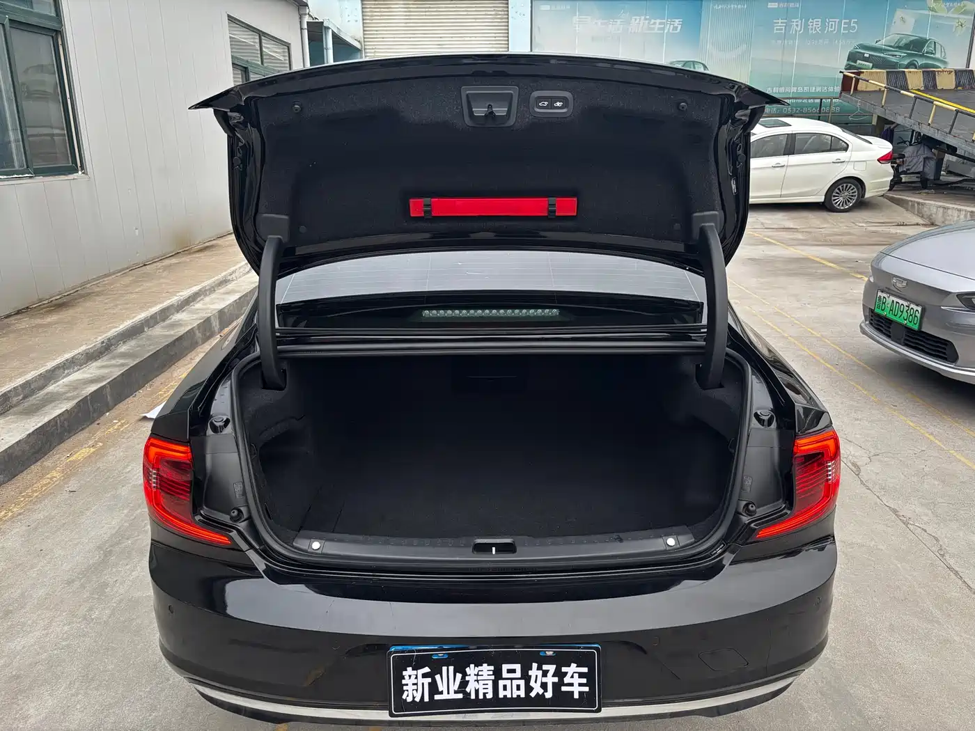 Volvo S90 2021 Model B5 Inscription Luxury Edition фото 18