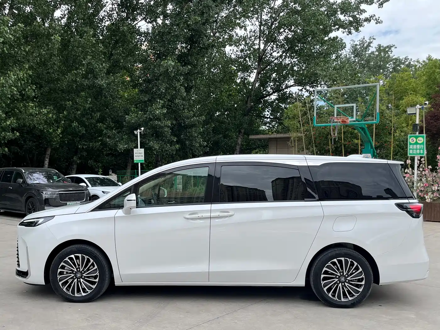 Buick GL8 New Energy 2025 Land Honor Premium Edition 7-Seater фото 27