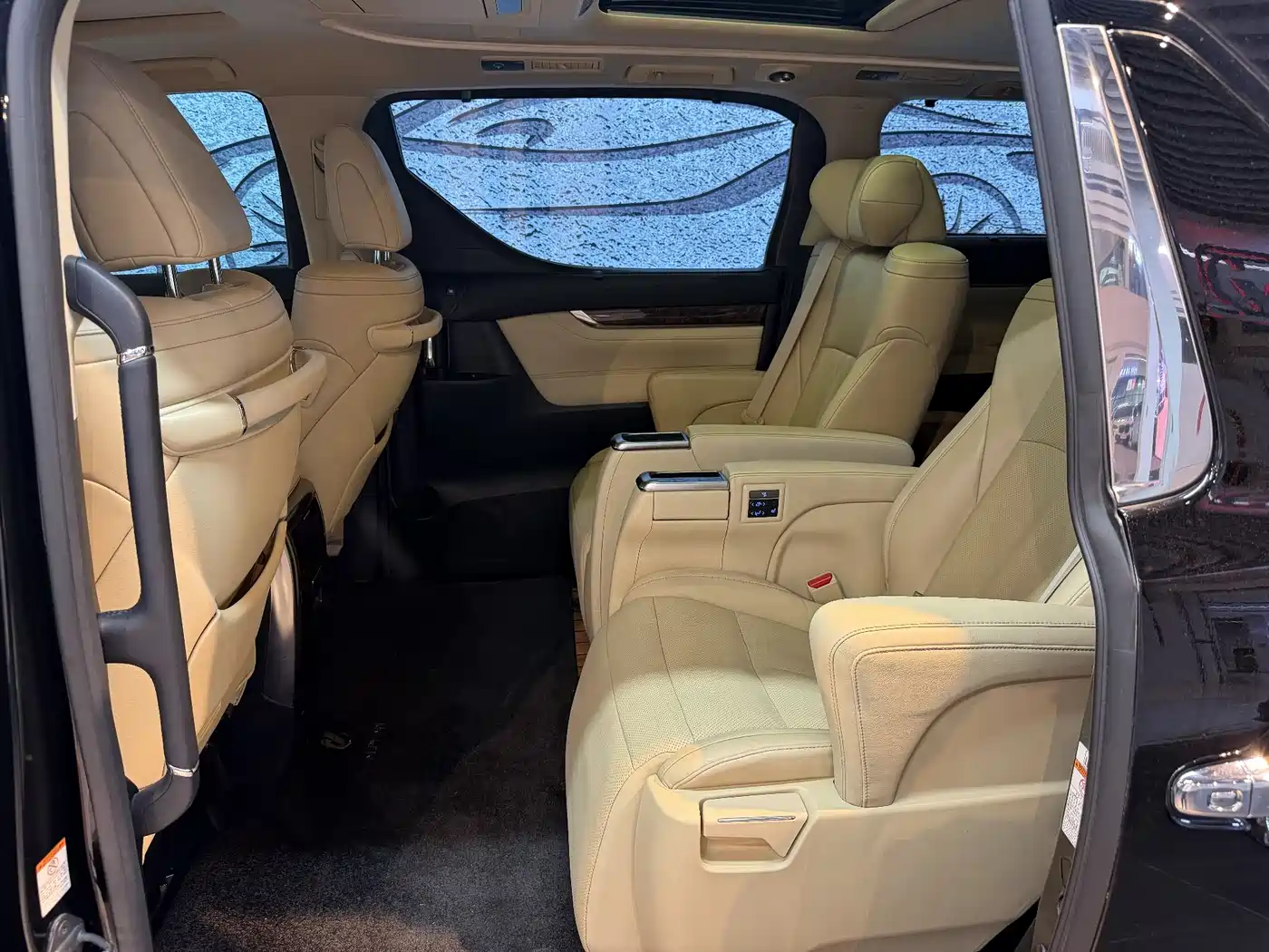 Toyota Alphard 2019 Hybrid 2.5L Luxury фото 7