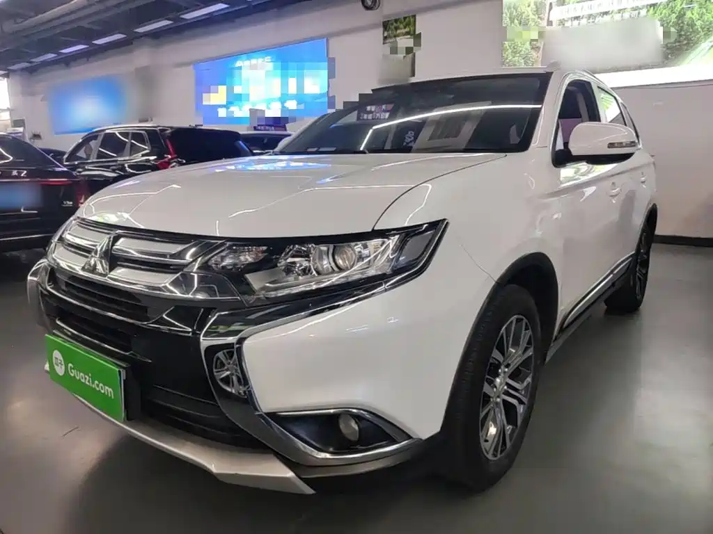 Mitsubishi Outlander 2018 — пригон из Китая