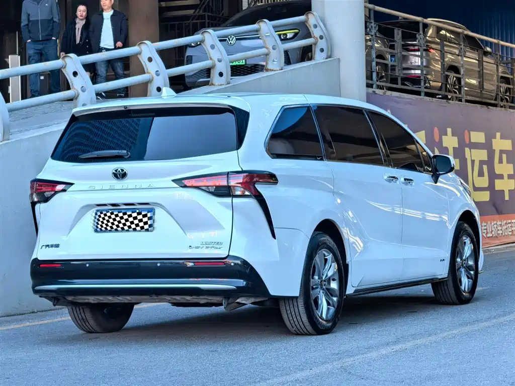 TOYOTA SIENNA
