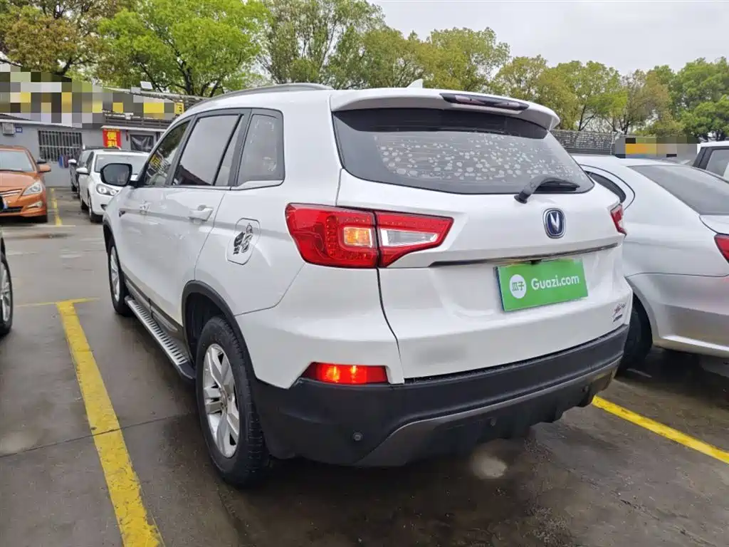 Фото 23 - Changan CS75