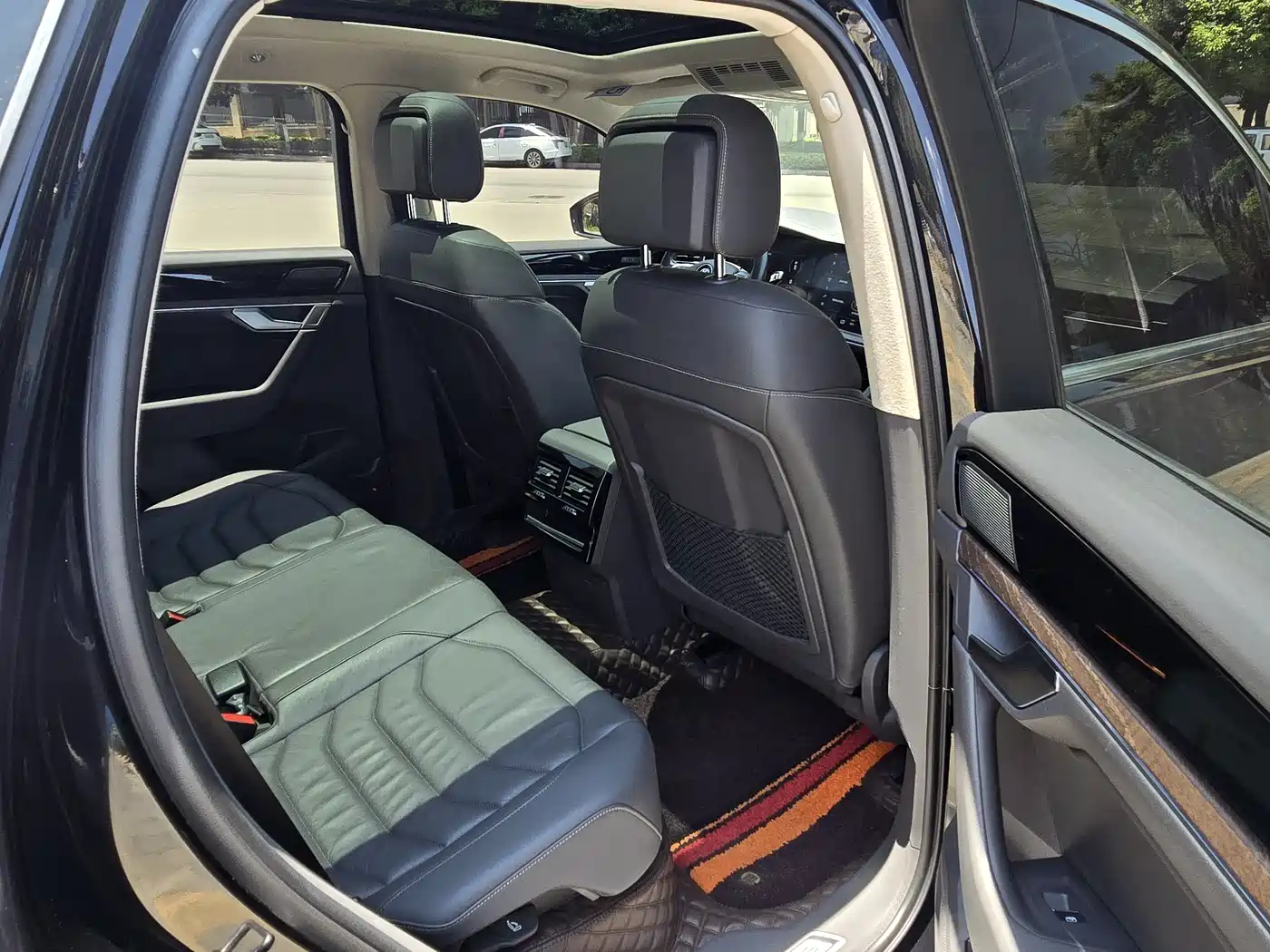 Volkswagen Touareg 2019 3.0TSI Sharp Edge Edition China VI фото 4
