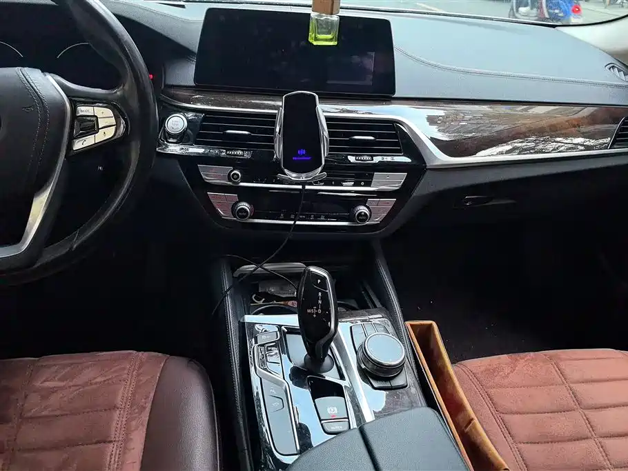 BMW 5 Series 2018 525Li Luxury Package фото 16