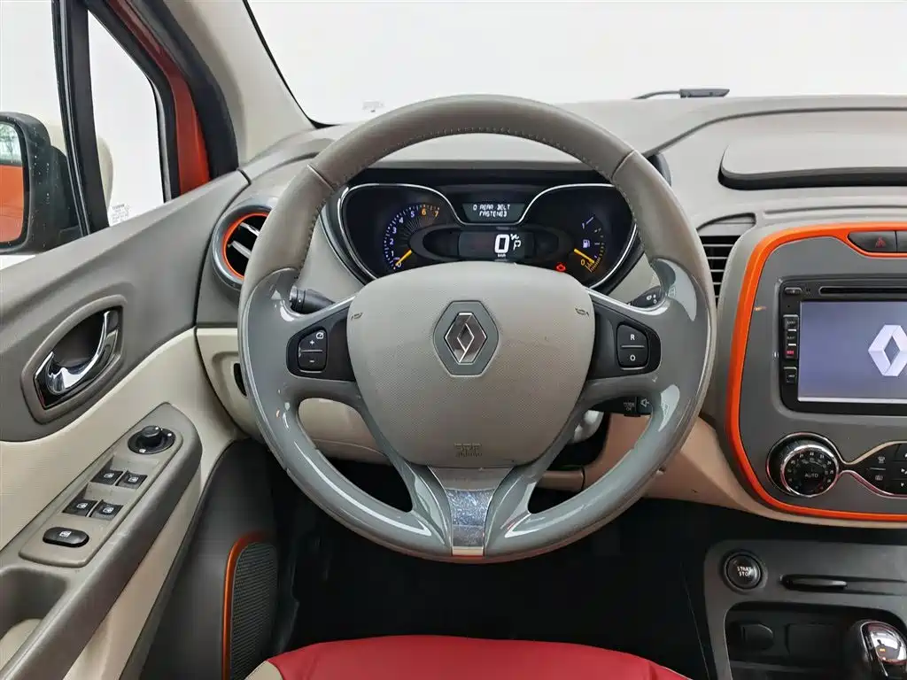 Renault Captur 2015 1.2T Automatic Comfort Edition фото 11