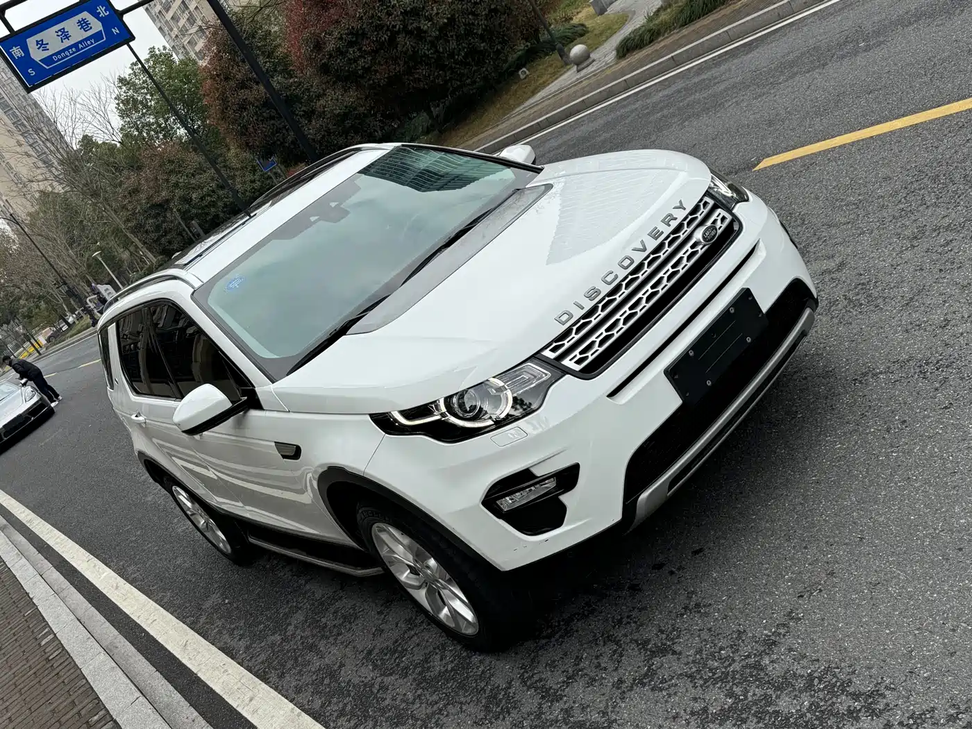 Land Rover Discovery Sport 2017 2.0T HSE фото 11